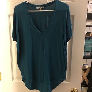 Loose V-neck tee